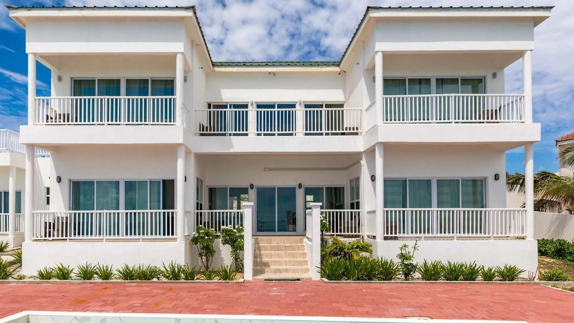 Daire Get Ready For Ocean Views, Pool, And Beach Fun